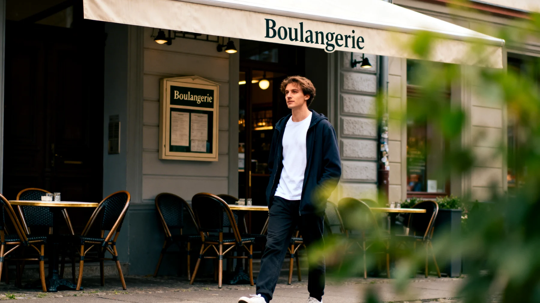 Die Großeltern fühlen sich schuldig, weil sie glauben, nicht genug Zeit, Energie oder emotionale Präsenz für ihre Enkelkinder aufzubringen. Sie zweifeln daran, ob ihre Erziehungsmethoden noch zeitgemäß sind, und fragen sich, ob sie durch ihre Fehler oder Versäumnisse das Wohlbefinden der Kinder negativ beeinflussen."